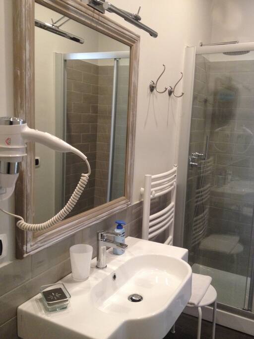 Bagno privato camera Carducci