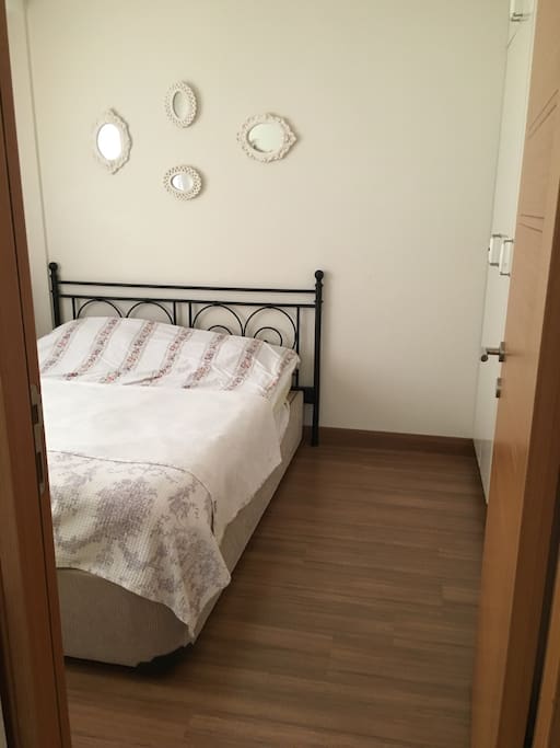 Clean, jasmine smelling, comfy bedroom