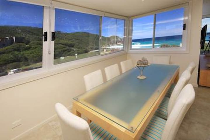 2nd Wave Beachfront house gallery image 2