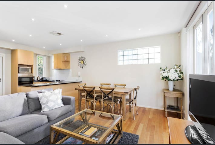 South Yarra Place – Great Location – 3br House gallery image 2