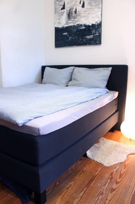 Schlafzimmer 1