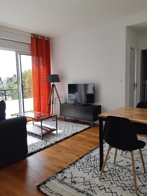 Top Airbnb: Beautiful bright 2 bedroom apartment with large balcony in Saint Nazaire