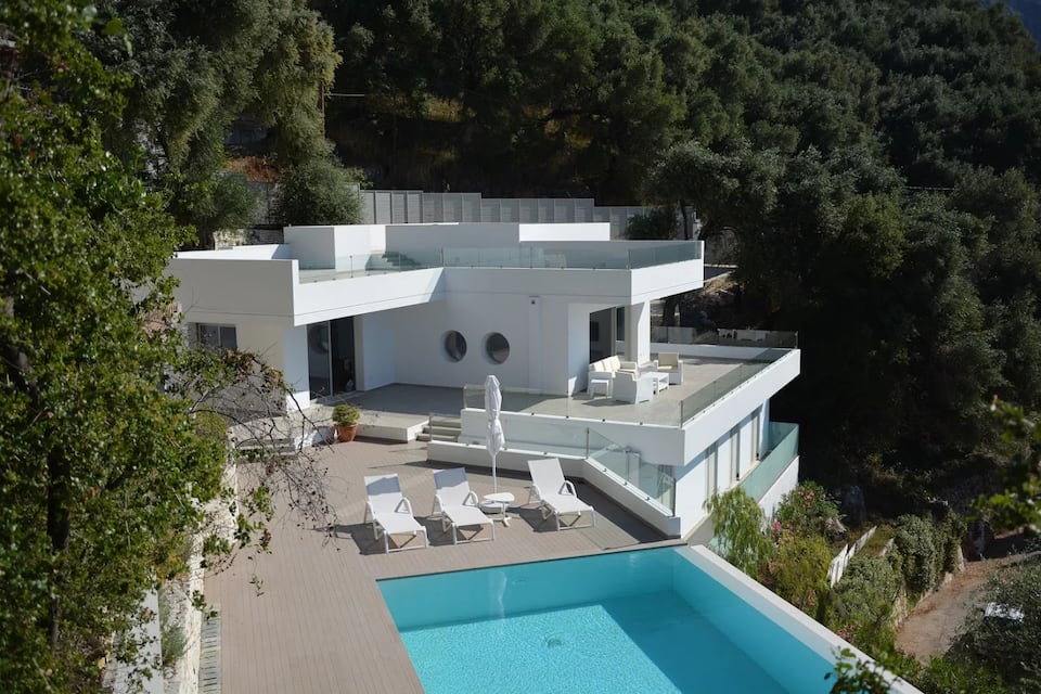 Villa ALGEOS suspended between sky and blue sea — foto 1