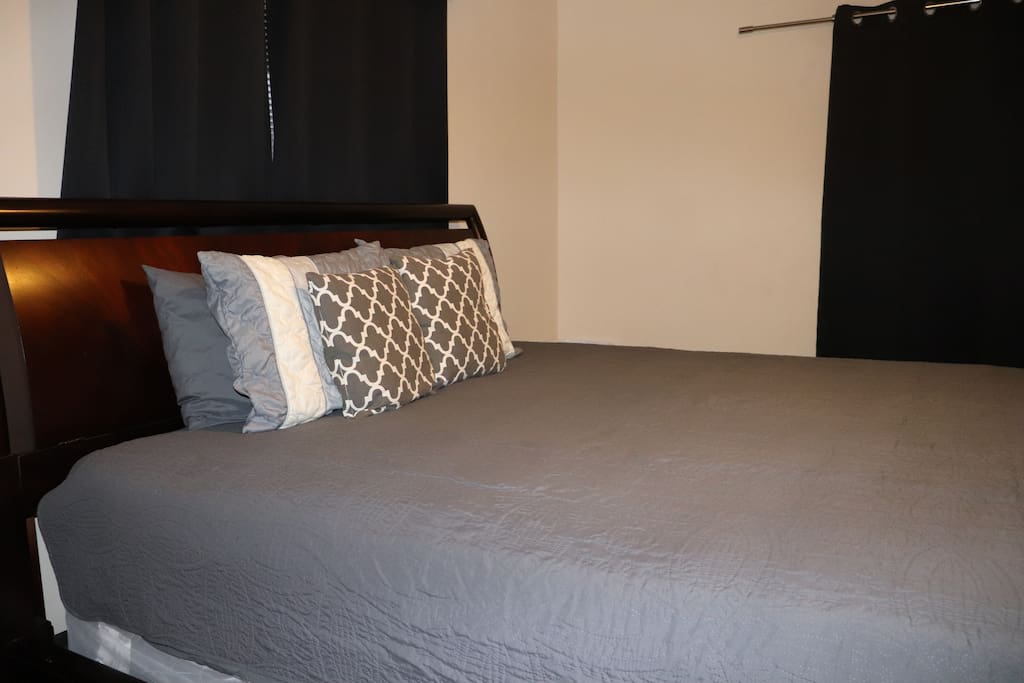 Room 1 King Bed