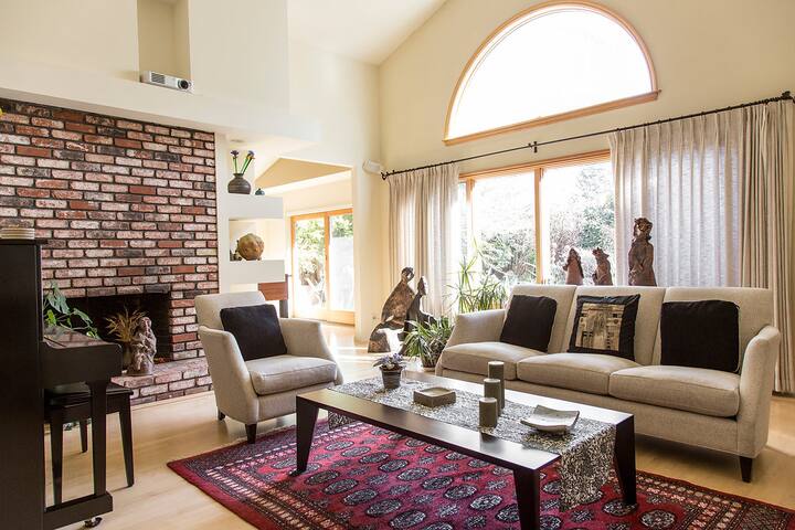 Beautiful spacious 4 bedroom house in Los Altos