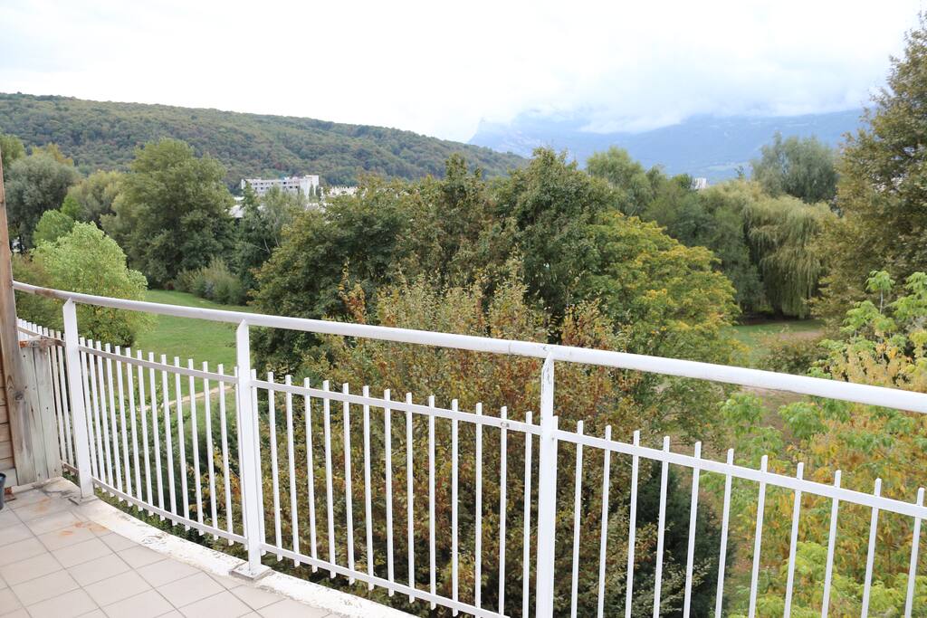 Terrasse sur parc arboré