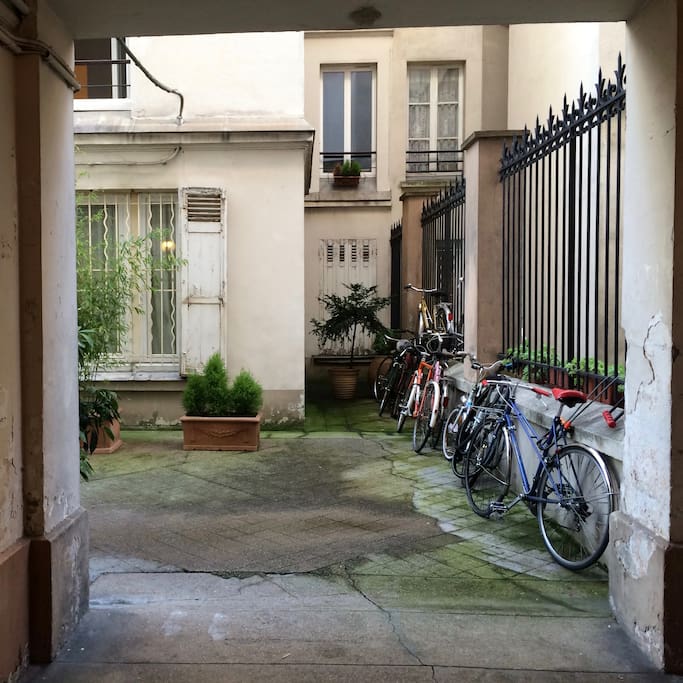 L'entrée de l'immeuble.