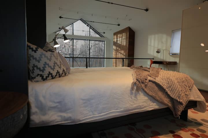 Loft with queen wallbed (modern-day murphy bed, except with a REAL mattress). And don't forget the luxury linens.