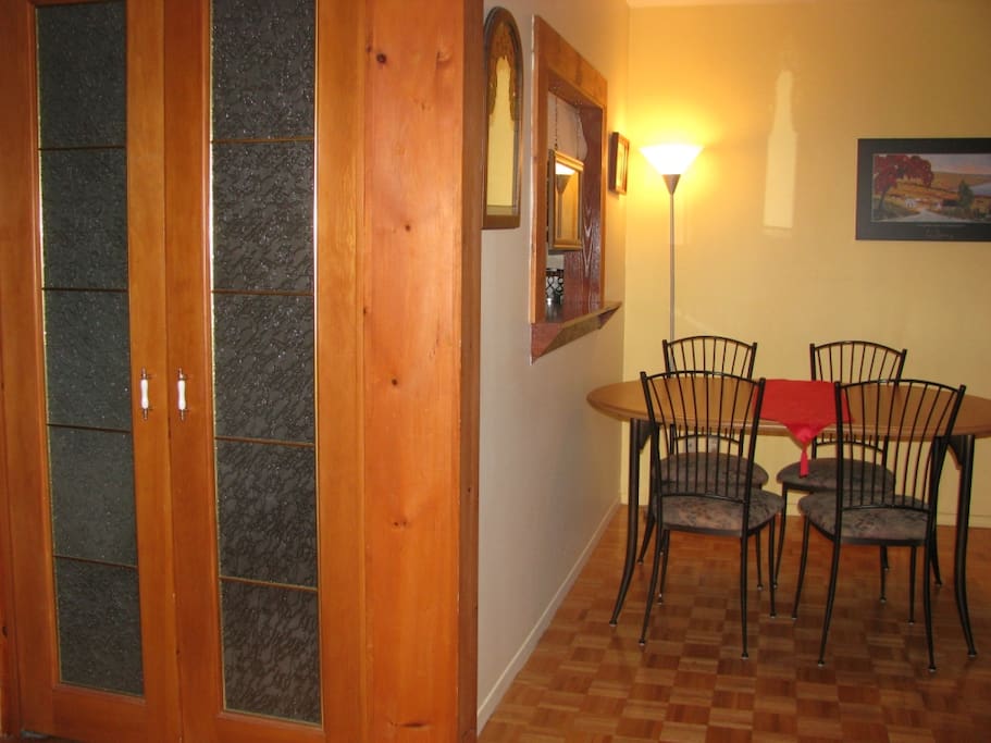 Salle à Diner
Dining Room