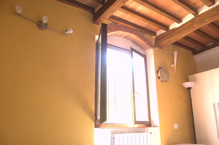 Rustic Bedroom with private bath & parking space