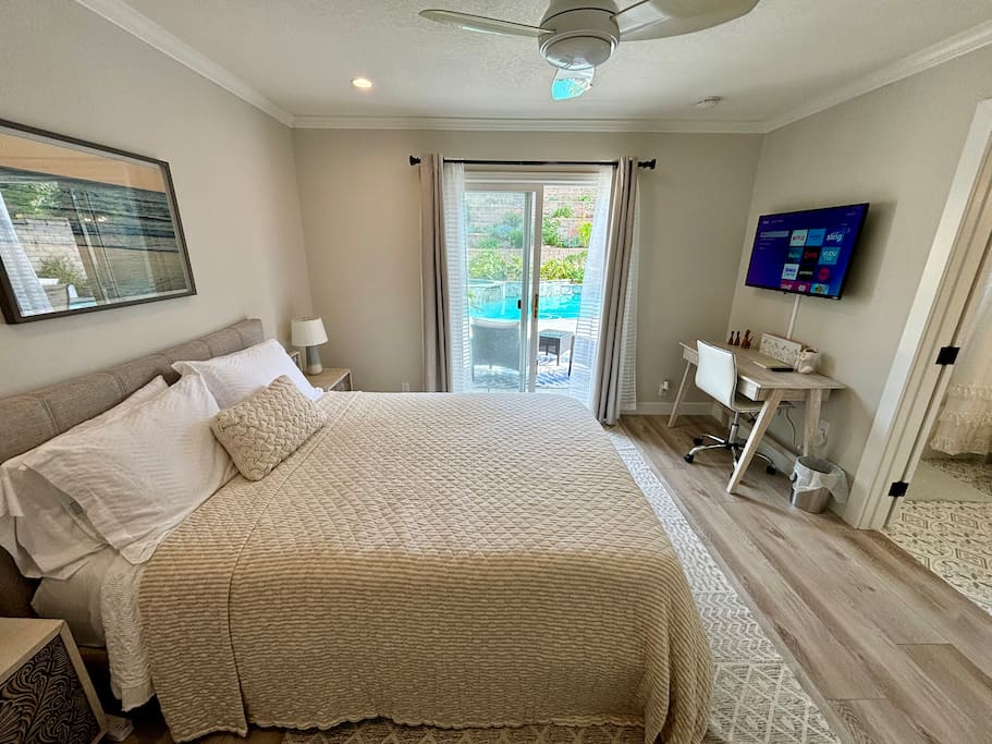 Private room with hot tub!