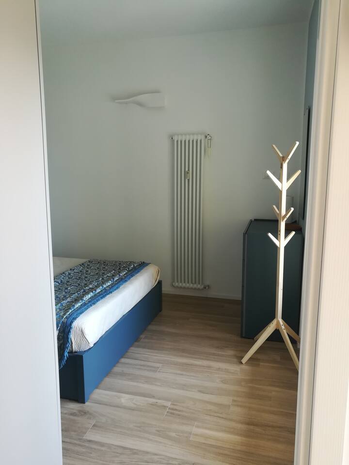 Спалня с контейнерно легло