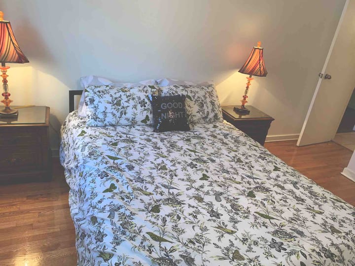 Izba 2, manželská posteľ Queen