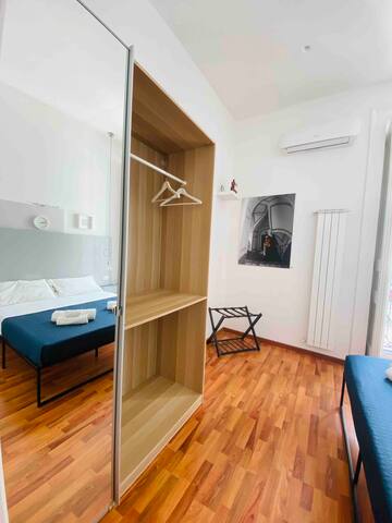 Apt ascensore, terrazza e cucina 4 min Toledo gallery image 2