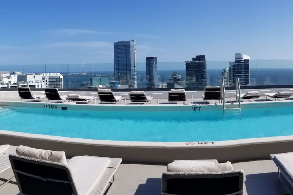 Rooftop pool, best view in the City 180 degree view of Miami, Ocean and city views
