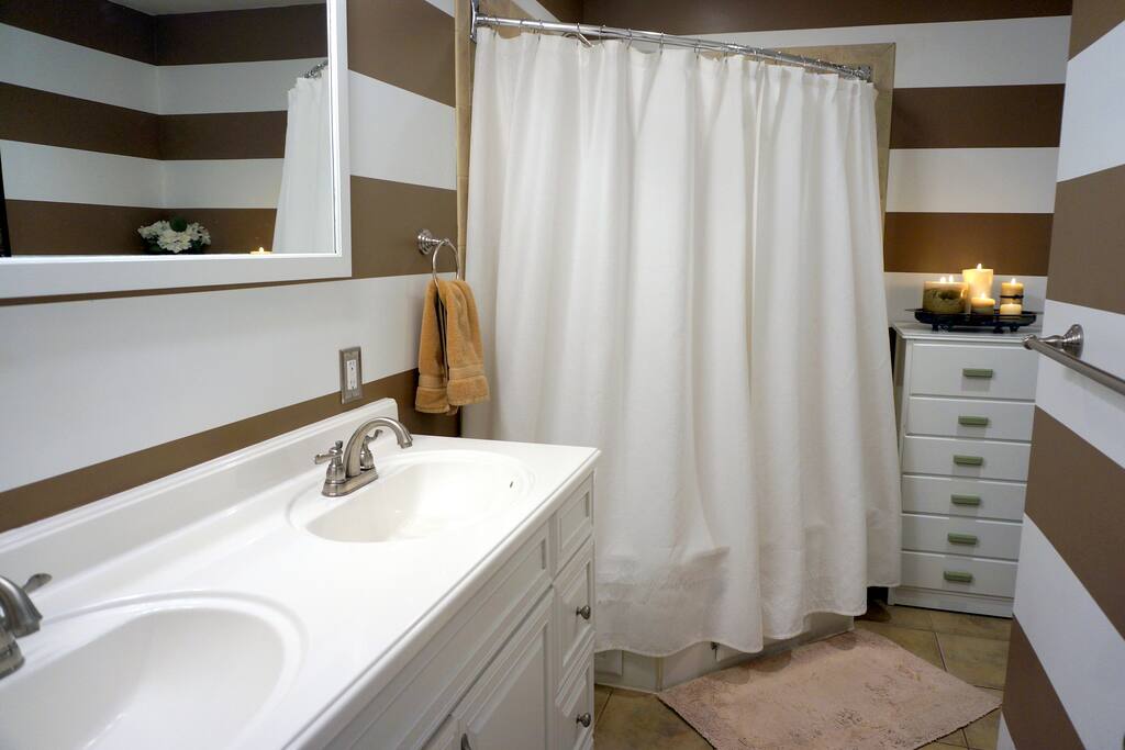 Bathroom (double sinks & oversize shower)