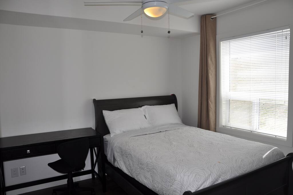 1st Master bedroom with ensuite and double bed
