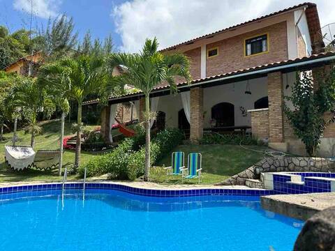 House with pool 2 km from the city center