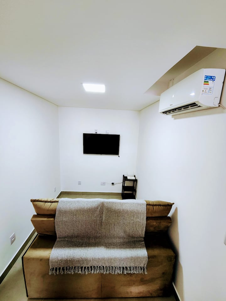 客厅配备冷热空调12000泰铢。
