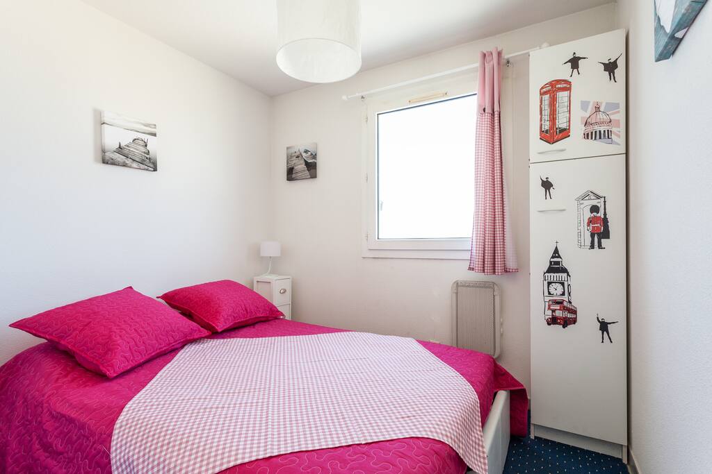 Une chambre double agréable , vue sur l'étang de Thau