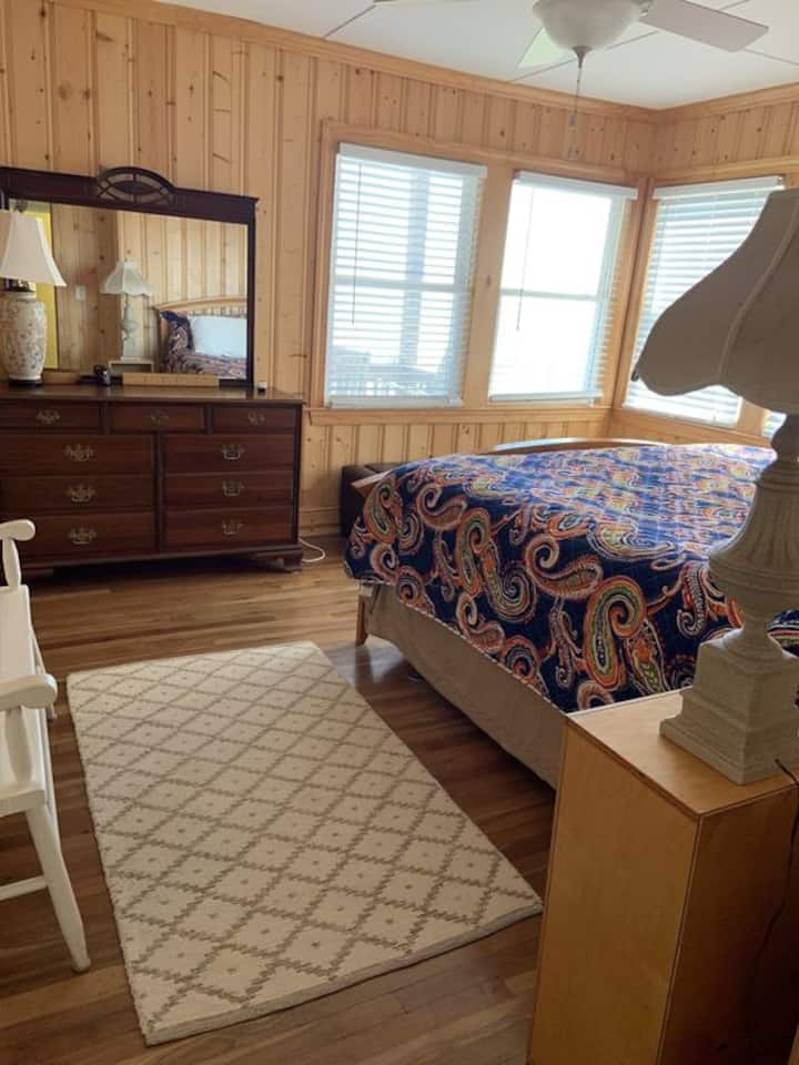 Spavaća soba 1, na katu: jedan bračni krevet