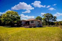 Spacious%2C+modern-country+home