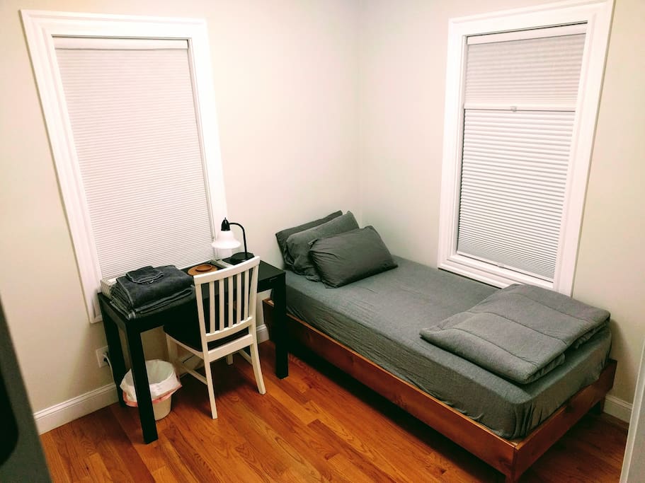 A more current photo of the room.