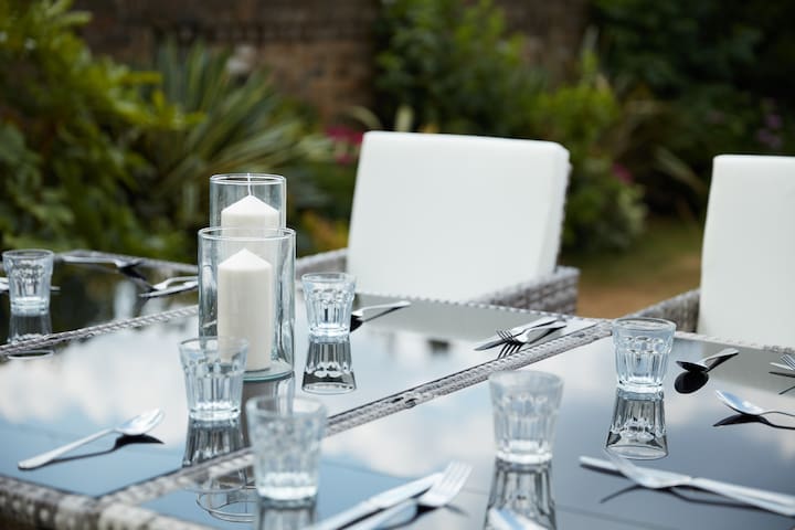 Central London 20 Mins Tranquil. Home from home. gallery image 4