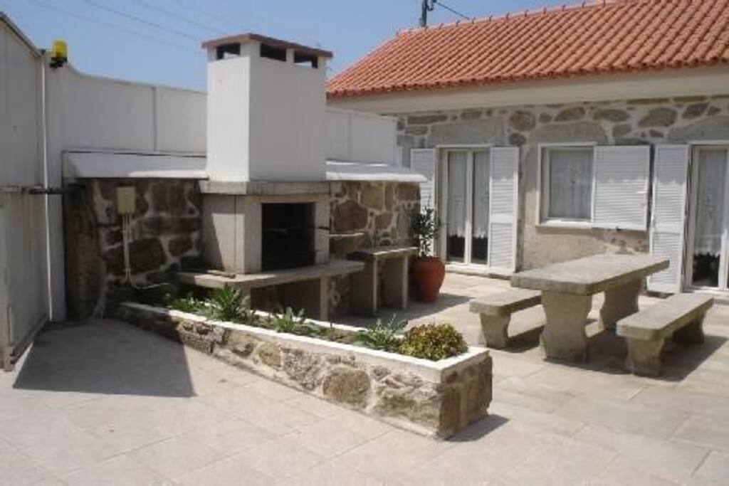 Fachada frontal e Churrasqueira