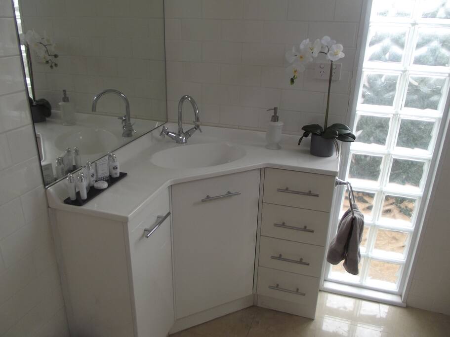 Beautiful Modern Bathroom