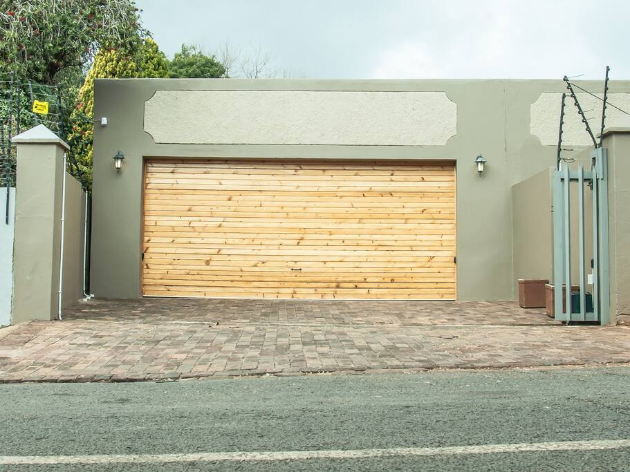 Garage & Driveway