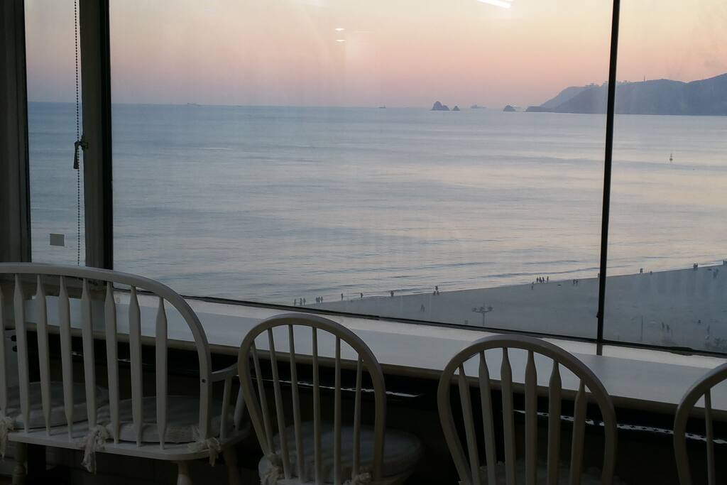 window bench
석양의 오륙도