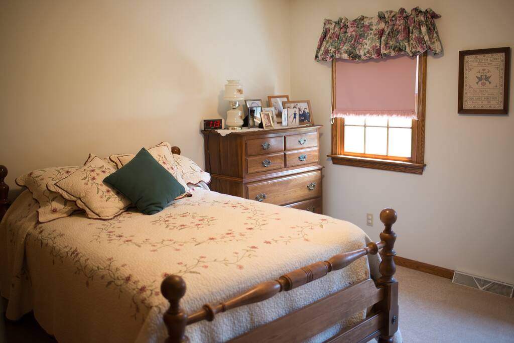 FULL size bed with TV and closet space. Bathroom NEXT door.
