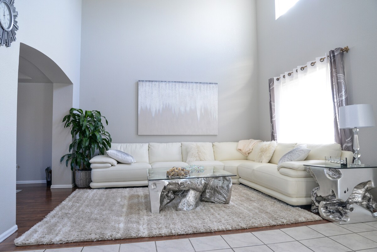 Successful Airbnb property: Spacious 4 BR House in Centennial in Centennial