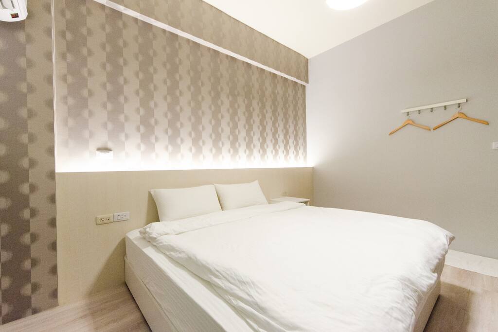 雙人家大床(Queen size bed room)
