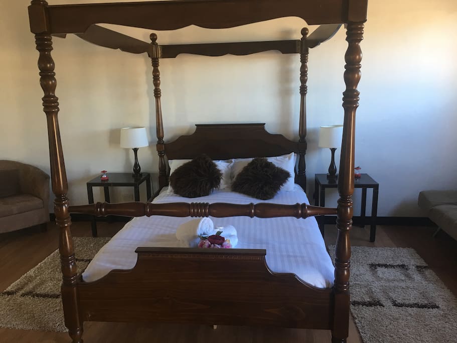Four Poster Queen Bed