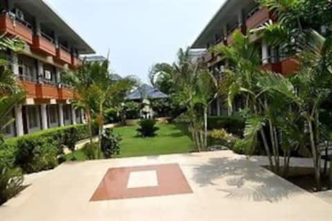 2BR Apartment with View in Blue Lily Beach Resort