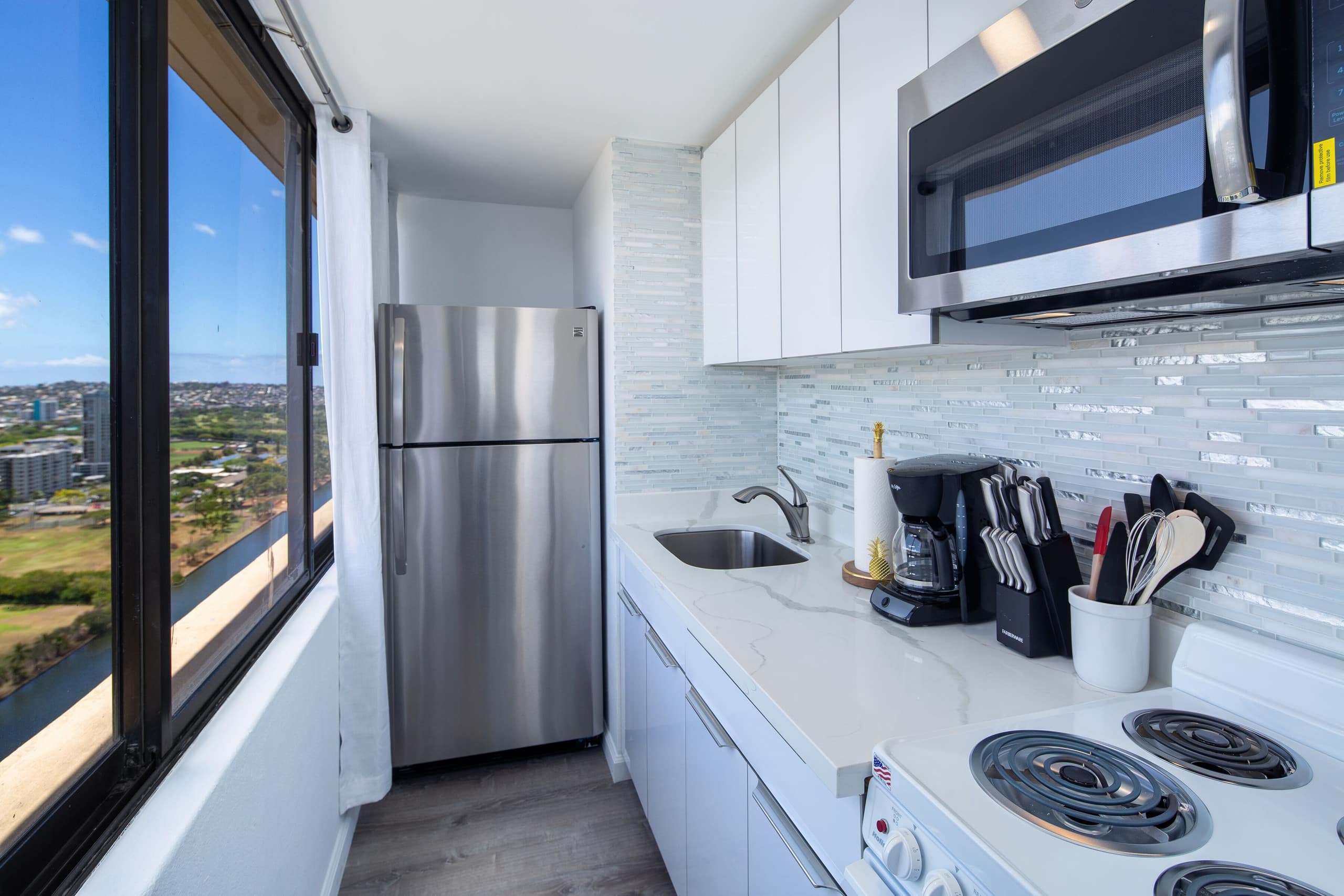 Condo in Honolulu · ★4.73 · Studio · 1 bed · 1 shared bath - Image 4