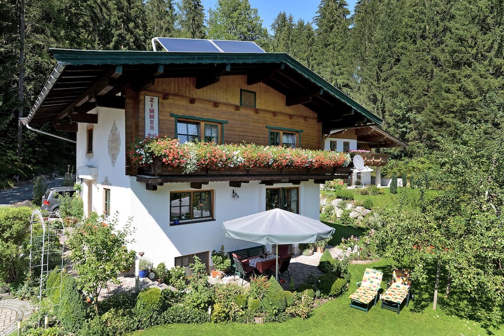 Haus Sonne mit unserem gemütlichen Garten - lädt zum Entspannen ein