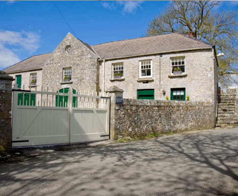 http://www.gilestoncoachhouse.co.uk/