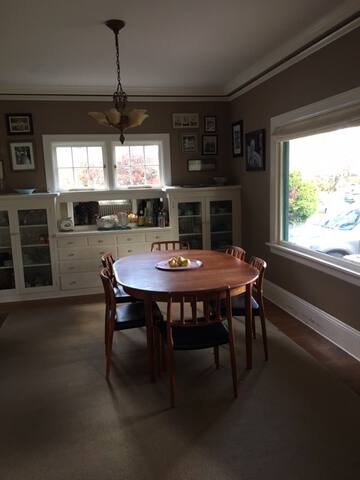 Portland Home with garden gallery image 5