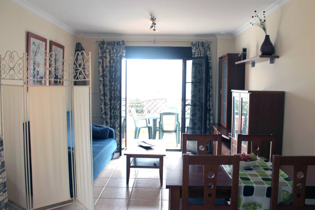 Salón comedor con salida a la terraza