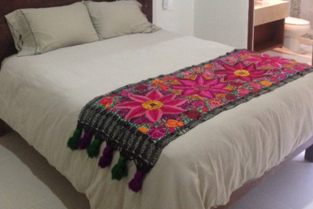 Private room with queen size bed