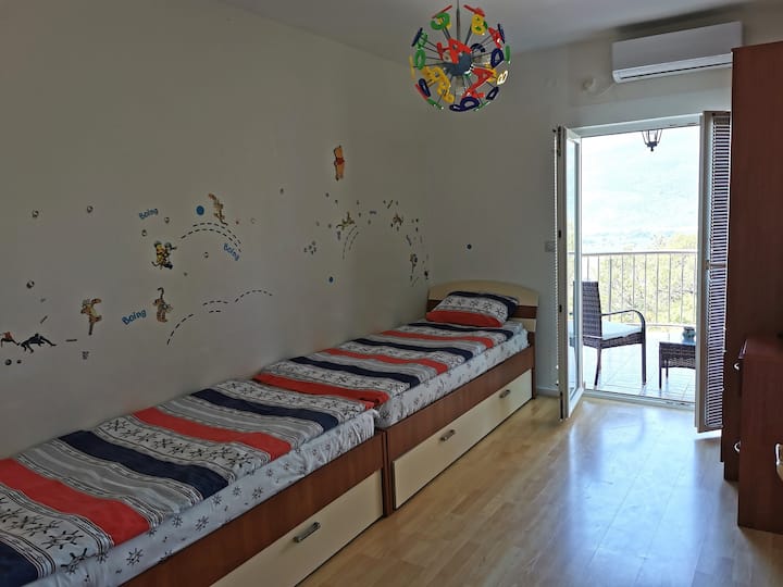 Schlafzimmer 1