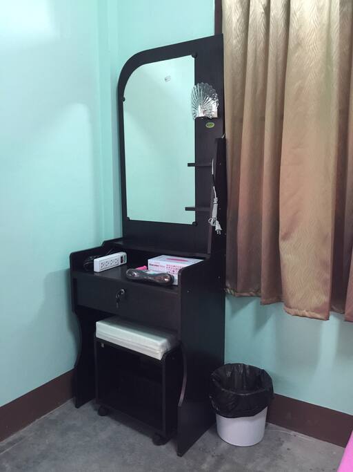 Dressing table