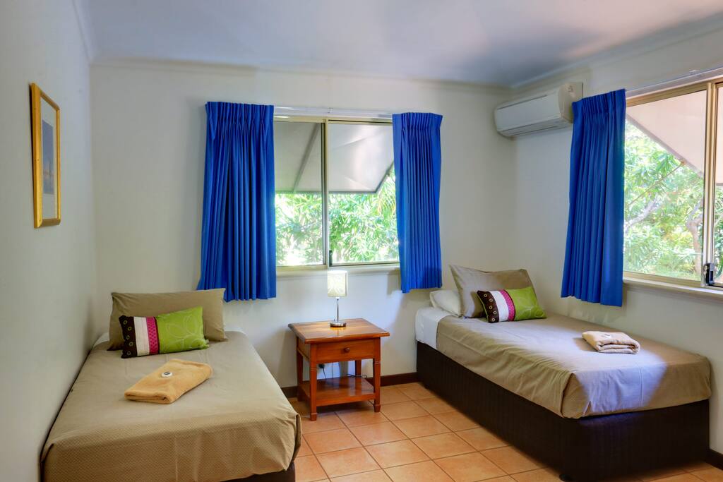 2 Single Beds