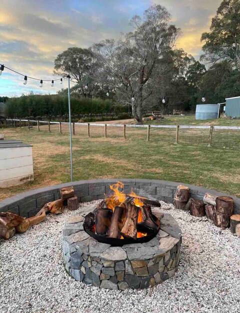 Kalamunda Estate with Pool, Fire Pit & BBQ Deck