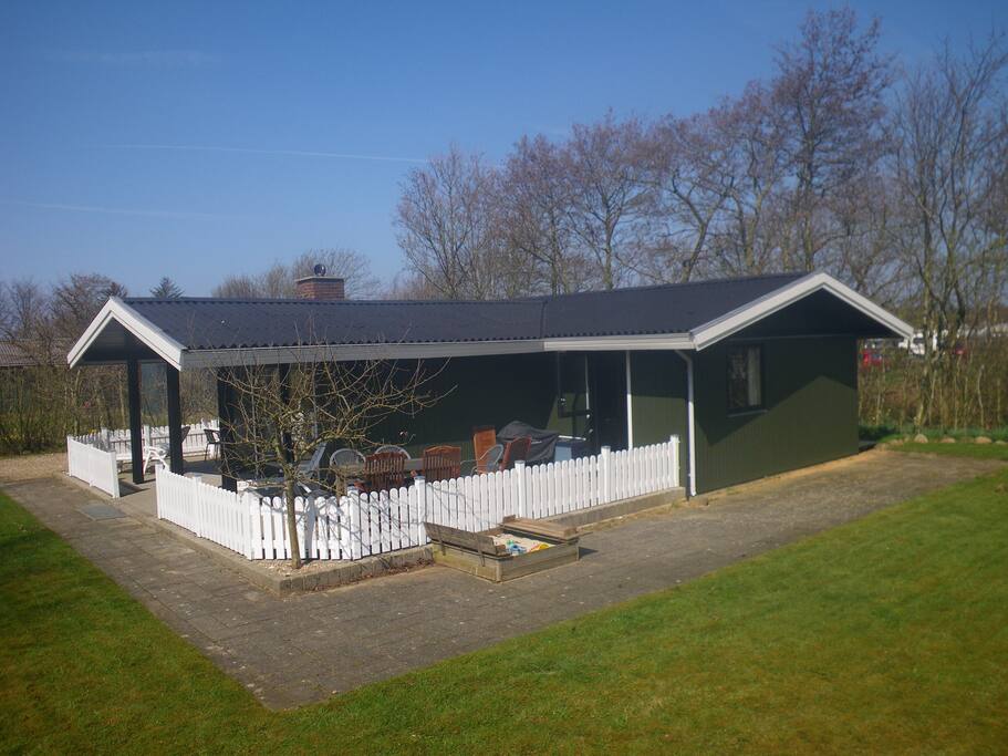 Terassen set fra haven