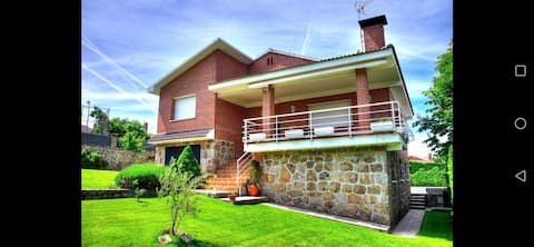 Great villa 850 m2 pool. Modern and comfortable