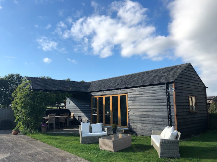 Pool House, farmstay, tranquil, near Brackley Farm stays for Rent in Oxfordshire, England